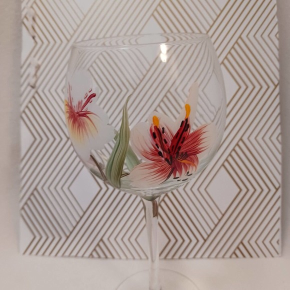 9" Goblet HAND PAINTED WINE GLASS Hawaiian Hibiscus Lilly Flowers - Picture 7 of 15